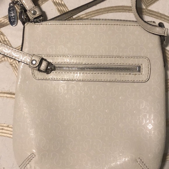 Guess purse - Picture 2 of 2